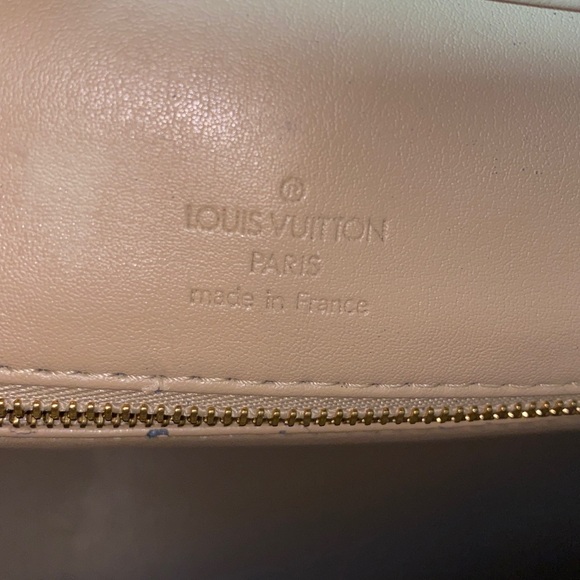 Authentic Louis Vuitton Vernis Shoulder Bag - Picture 11 of 17